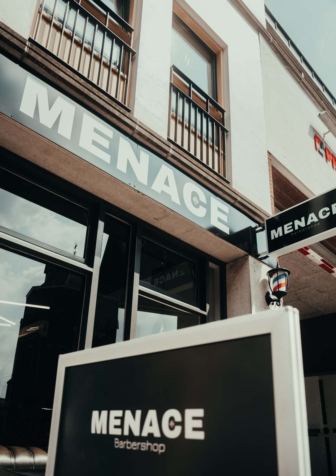 Gevel van Menace Barbershop aan de Nieuwstraat in Breda